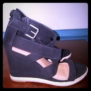 Black strappy wedge sandals size 9.5